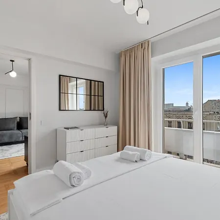 Beautique Panoramic View On People Palace Apartamento