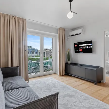 Beautique Panoramic View On People Palace Apartment
