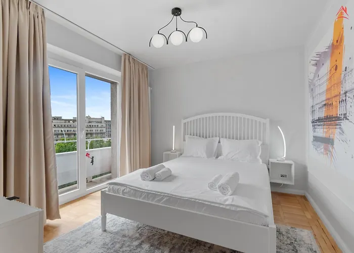 Beautique Panoramic View On People Palace Bukurešť